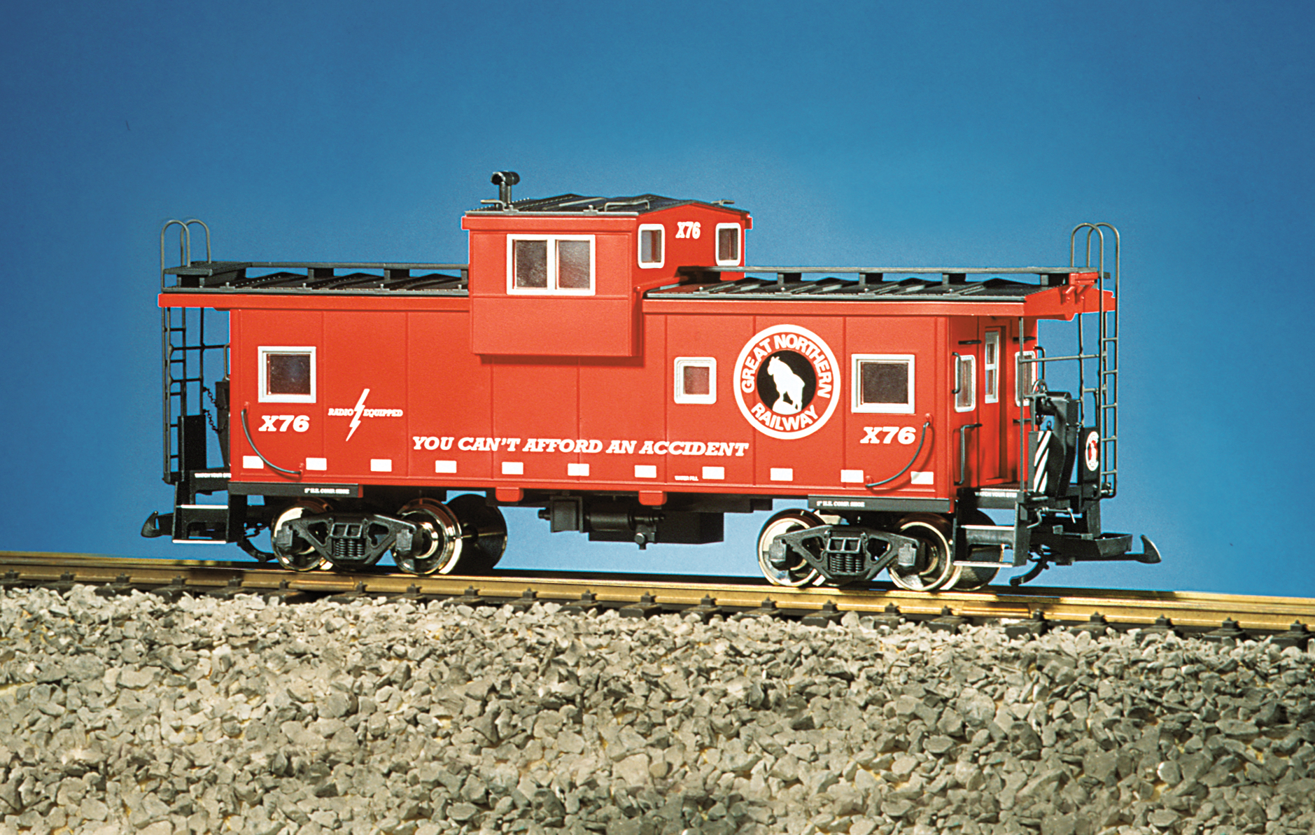 GREAT NORTHERN EXTENDED VISION CABOOSE RED/SILVER