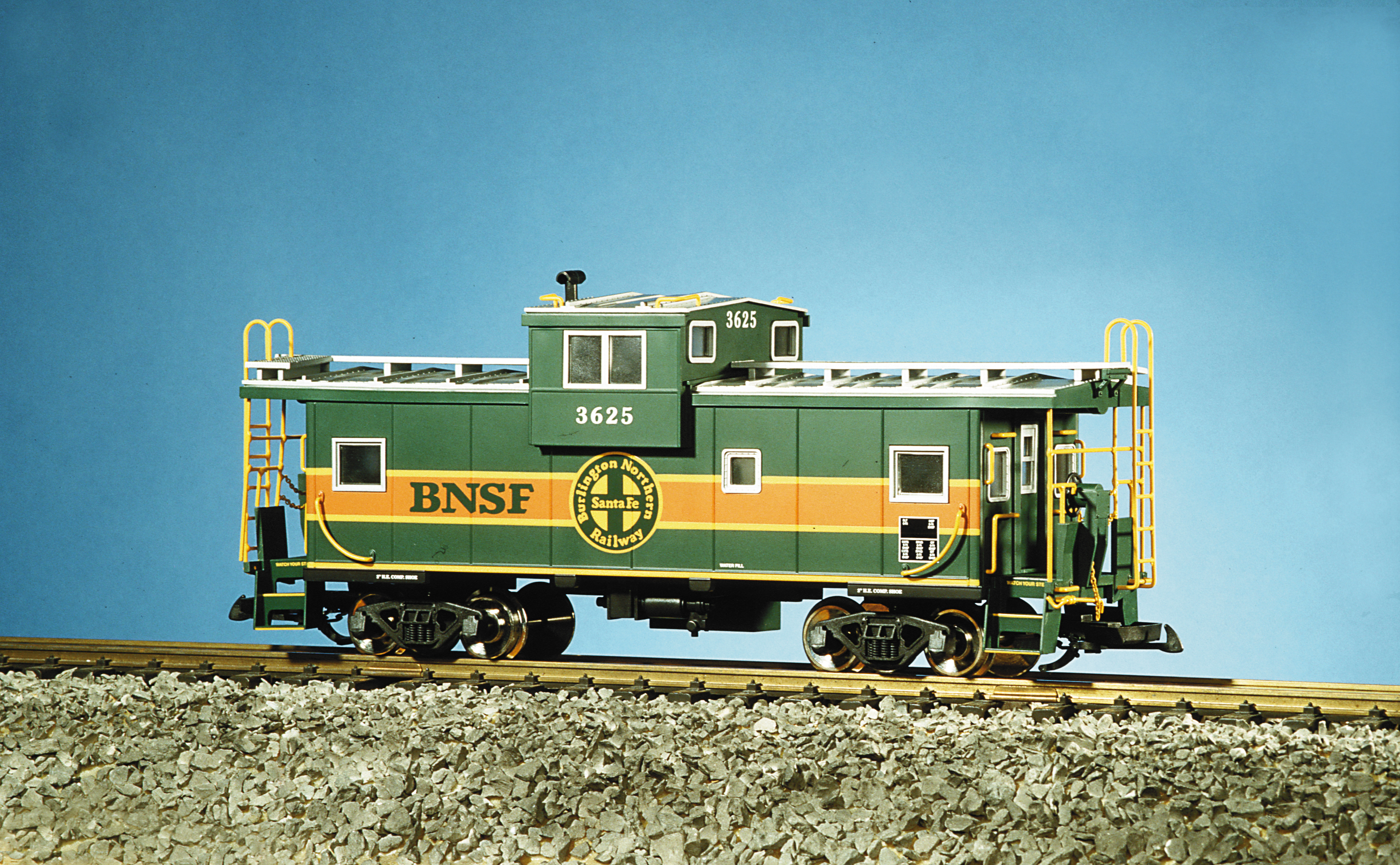 BNSF EXTENDED VISION CABOOSE GREEN/ORANGE