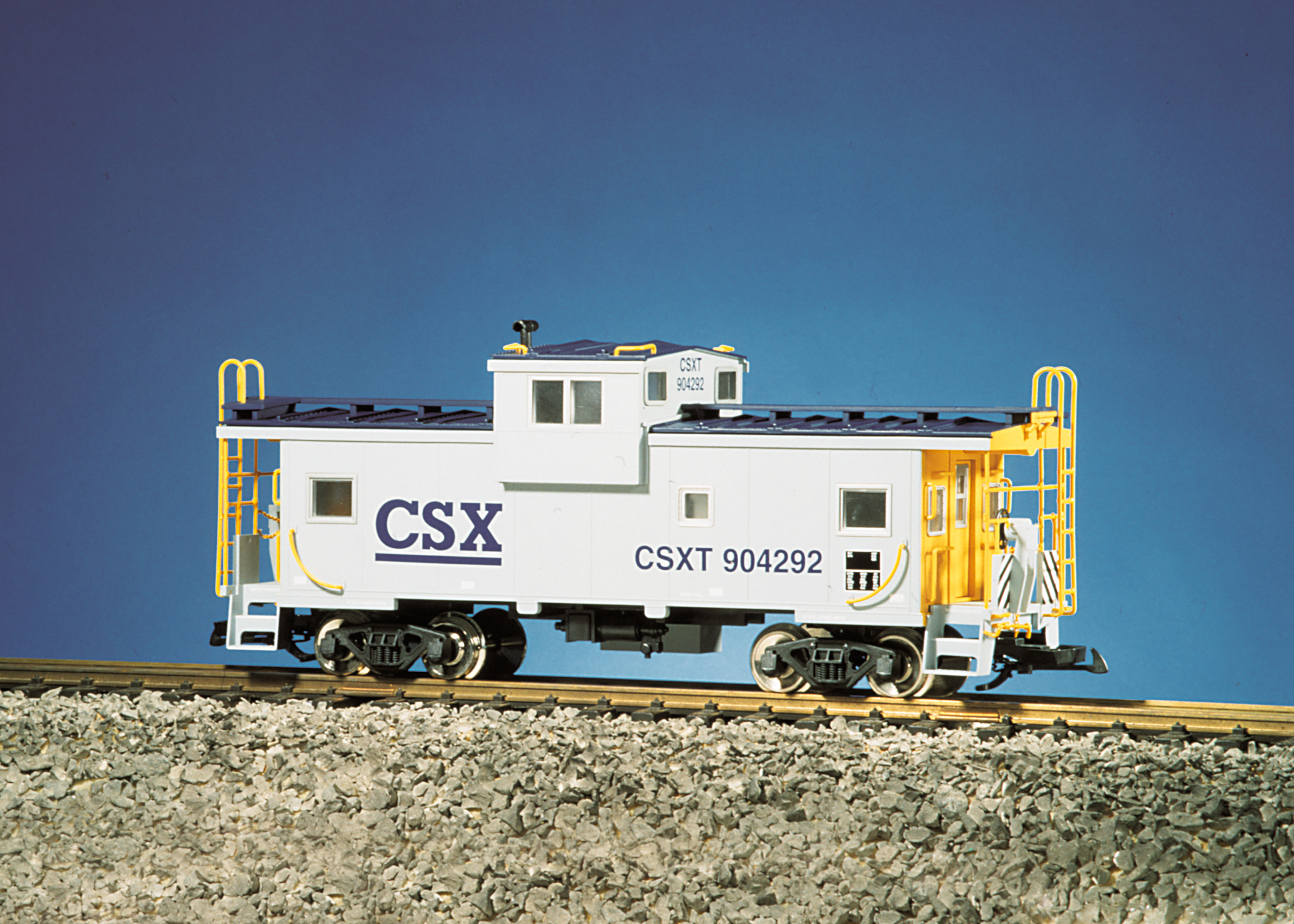 CSX EXTENDED VISION CABOOSE GRAY/BLUE/YELLOW