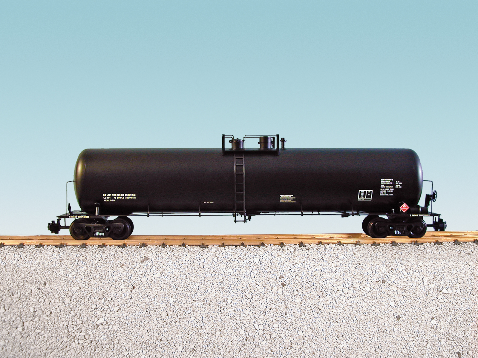 UNDECORATED 55 MODERN TANK CAR BLACK