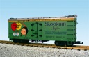 SKOOKUM APPPLES REEFER CAR GREEN