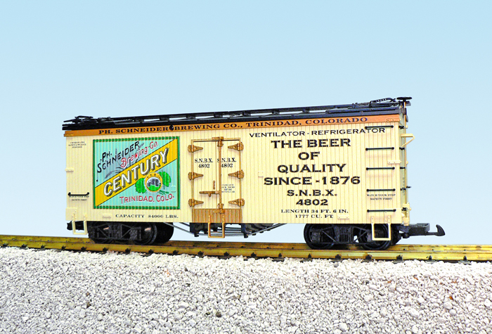 CENTURY BEER REEFER CAR TAN/DARK GREEN