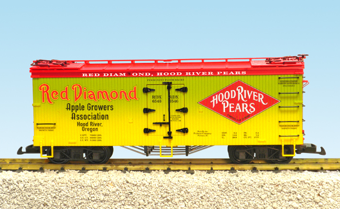 RED DIAMOND PEARS REEFER CAR GREEN/YELLOW/RED