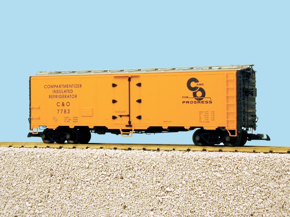 C&O 40 REEFER CAR YELLOW/BLUE/SILVER