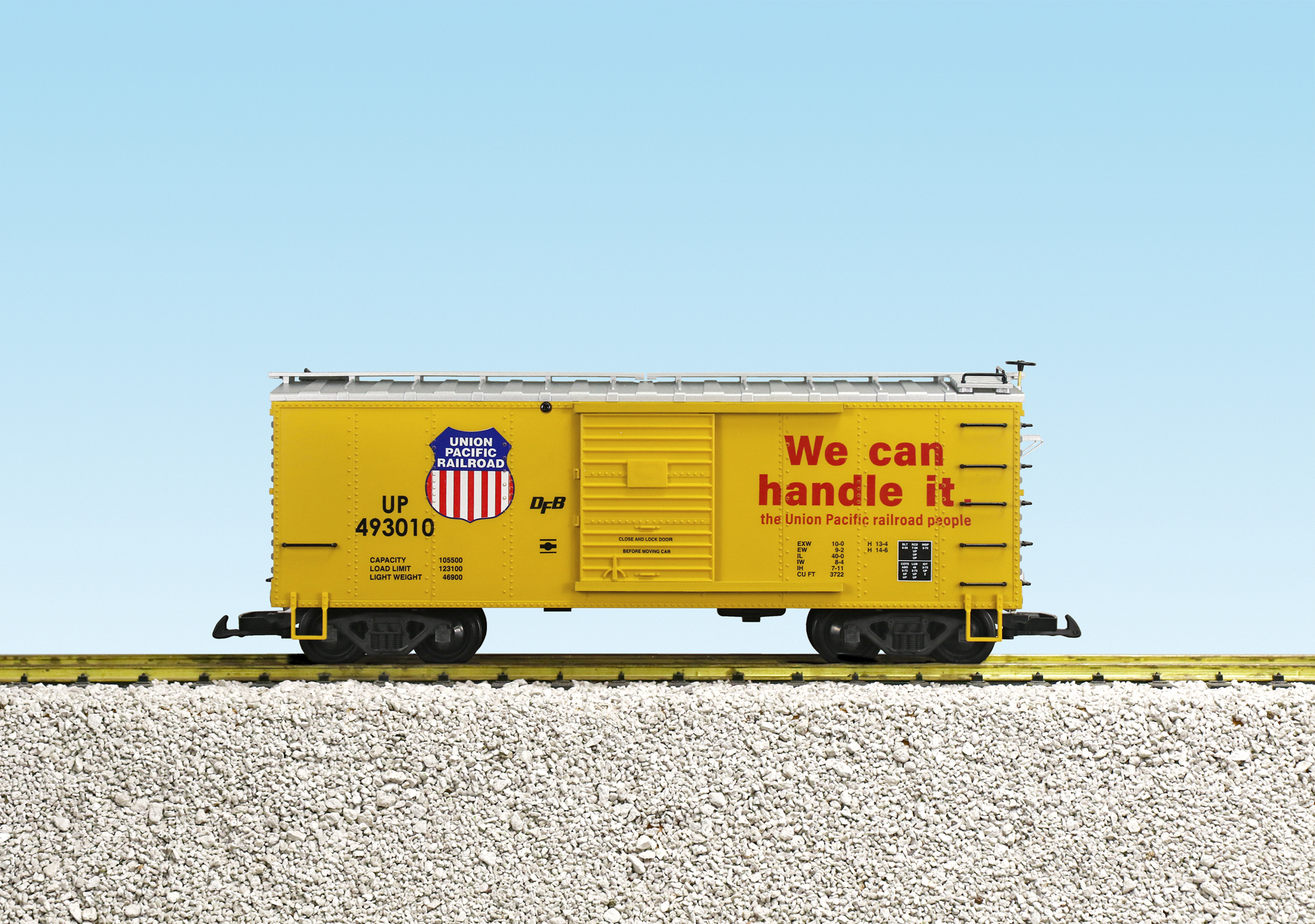 UNION PACIFIC STEEL BOXCAR #493011 YELLOW/SILVER