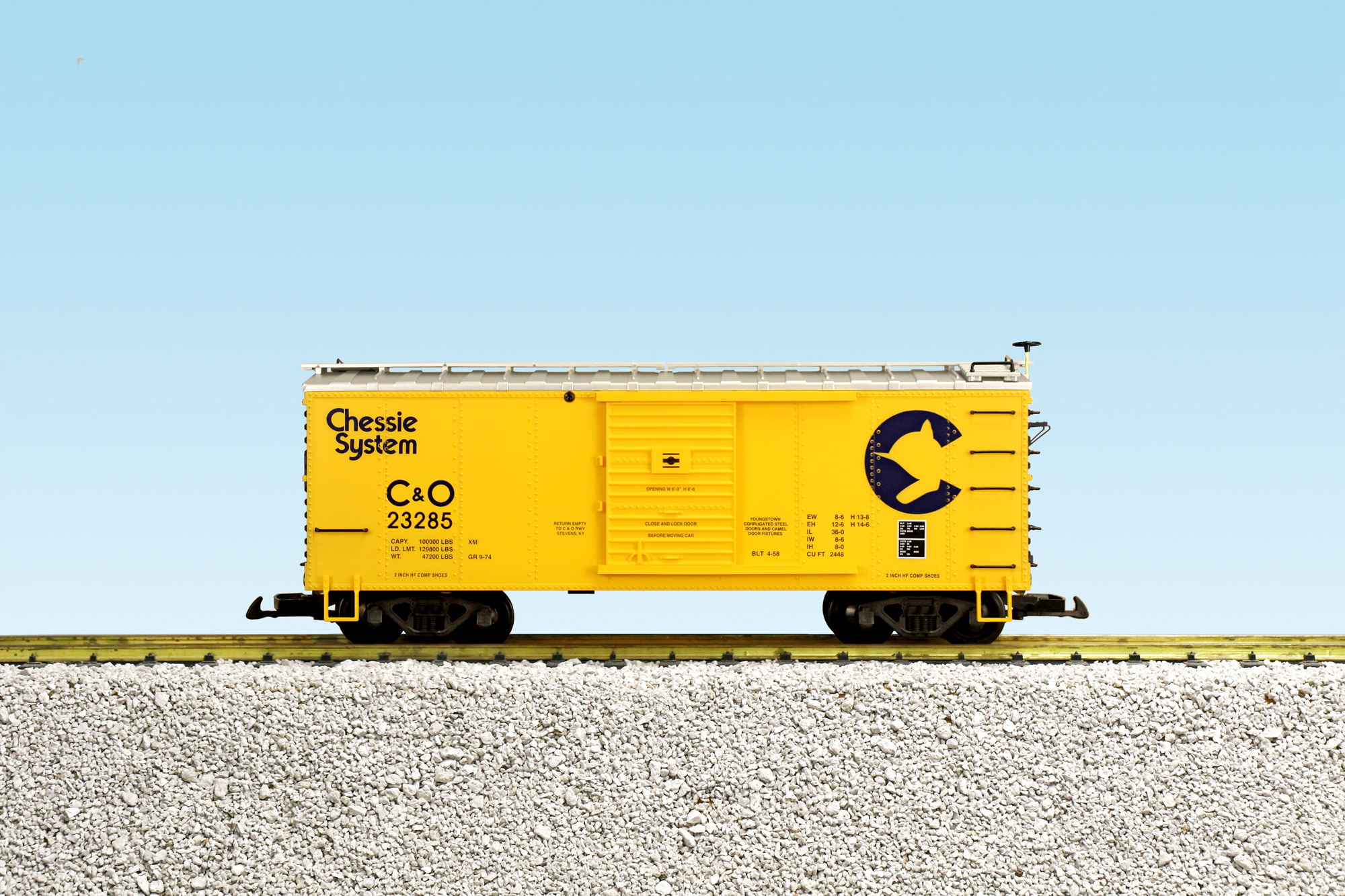 CHESSIE STEEL BOXCAR #C&O 23285 YELLOW/BLUE/SILVER