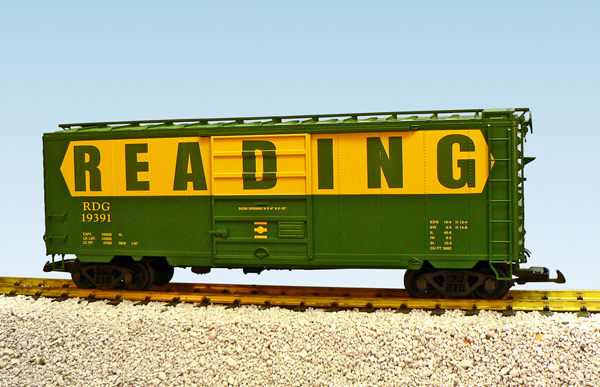 READING 40 BC W/8 PANEL SUPERIOR DOOR GREEN