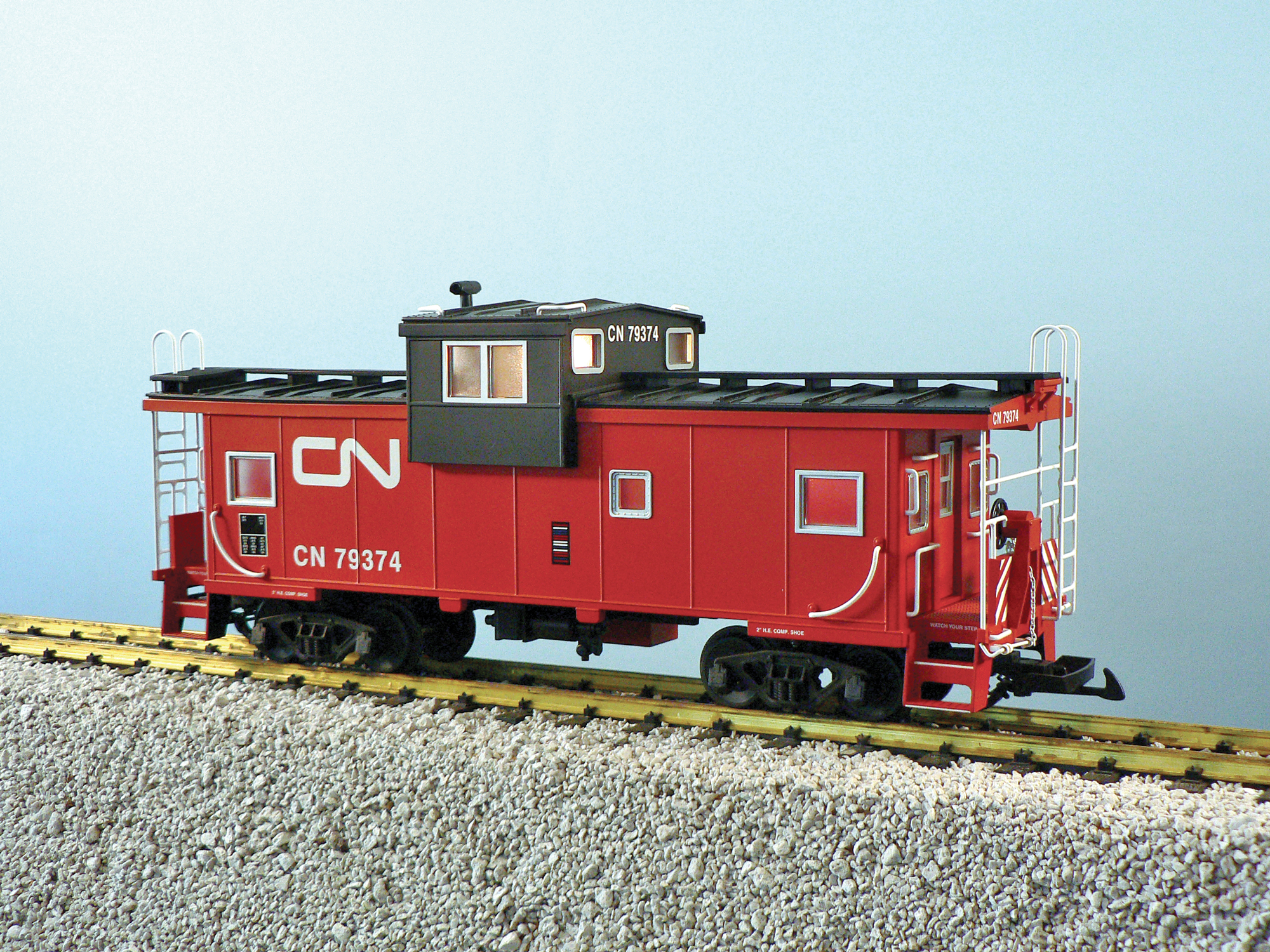 CANADIAN NATIONAL EXTENDED VISION CABOOSE RED/BLACK #79380