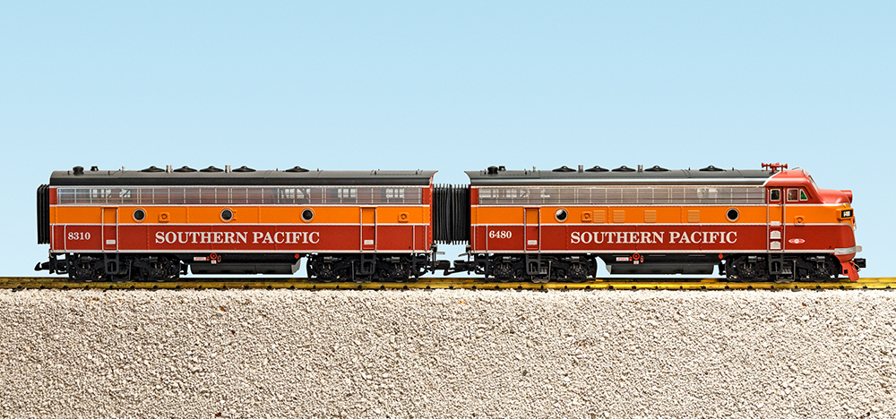 SOUTHERN PACIFIC F7 AB UNITS DAYLIGHT